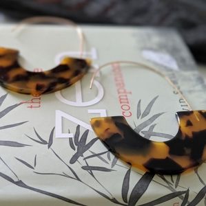 Simply Mahari Jewelry - tortoise shell-look drop earrings designed in resi Simply Mahari Jewelry - tortoise shell-look drop earrings designed in resi